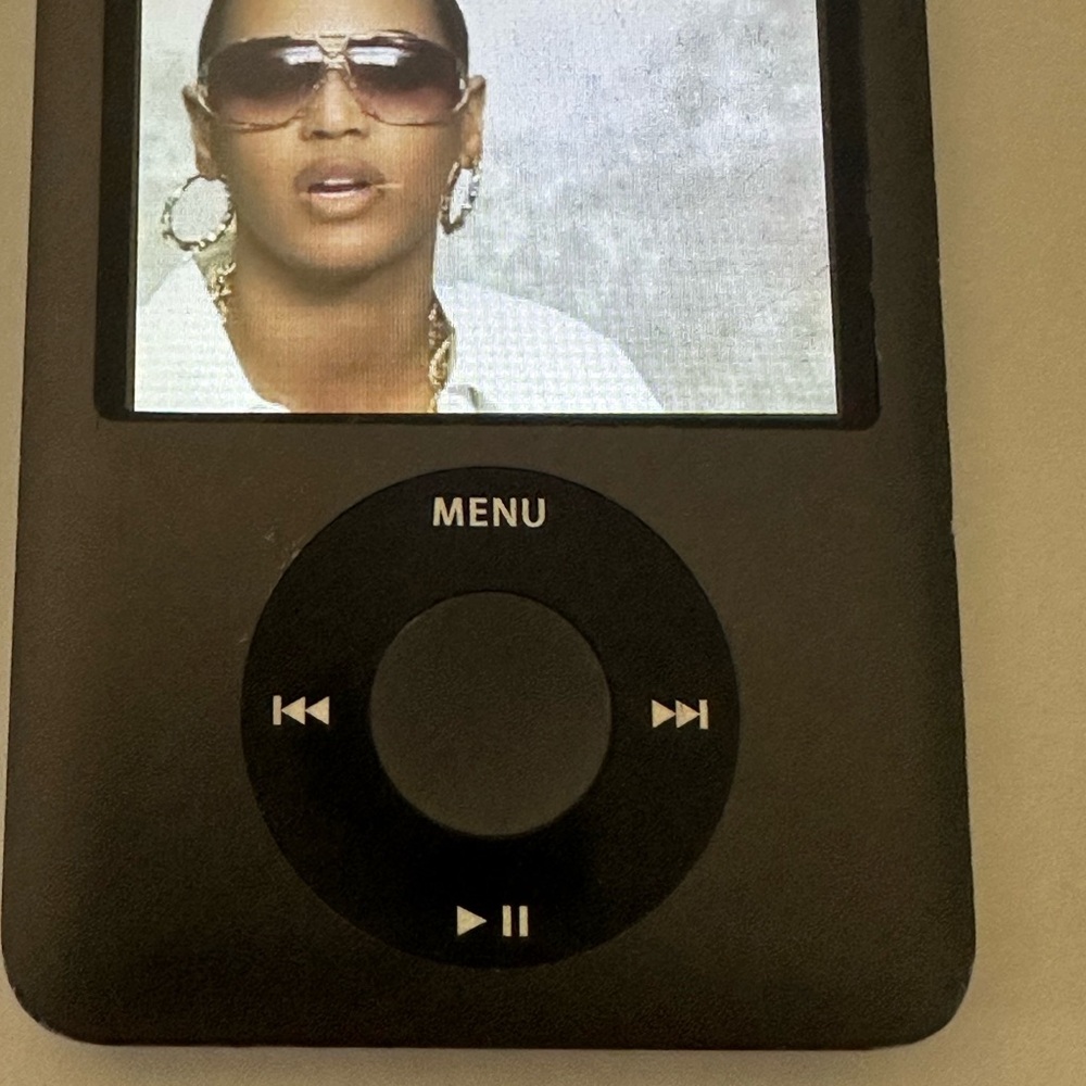 Apple Black iPod Nano 8gb With New Accessories